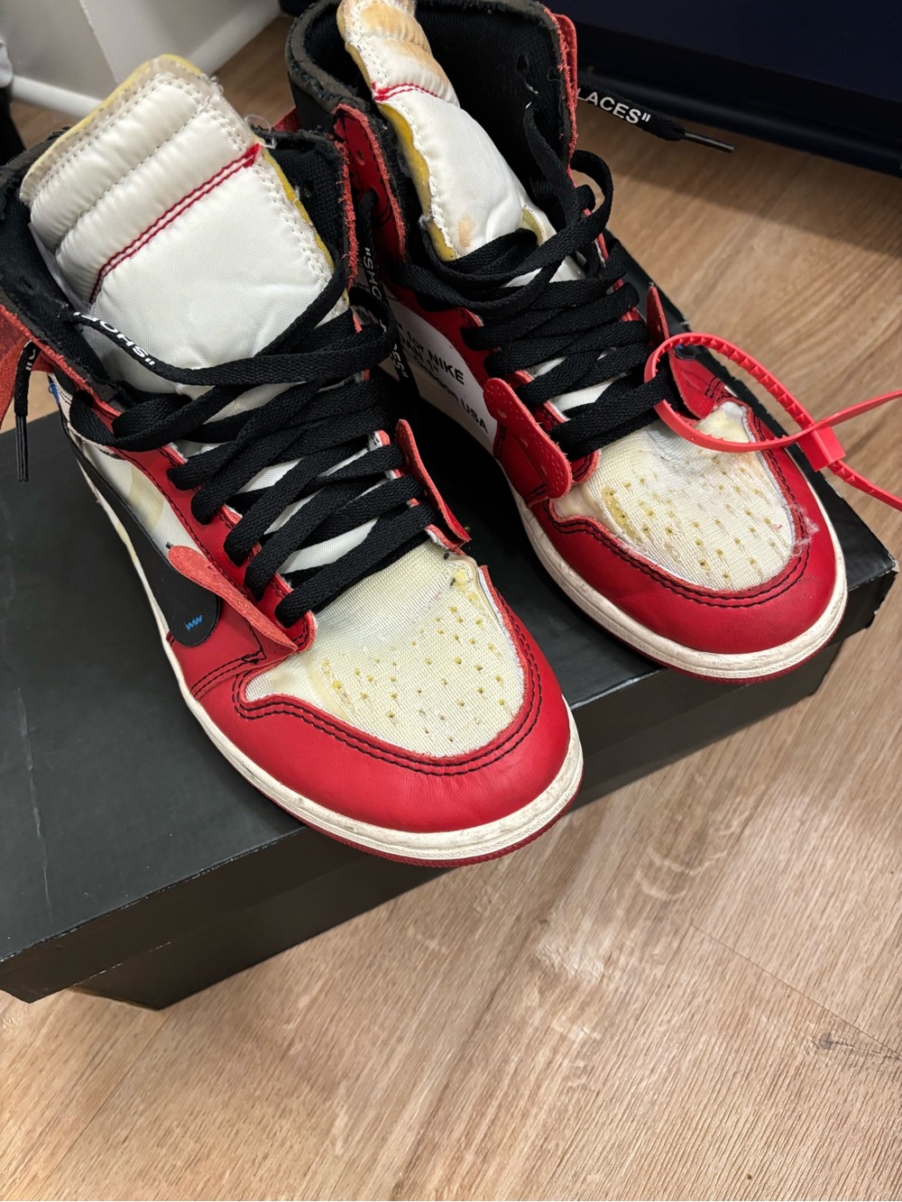 Nike x Off-White Jordan 1 retro( Chicago)